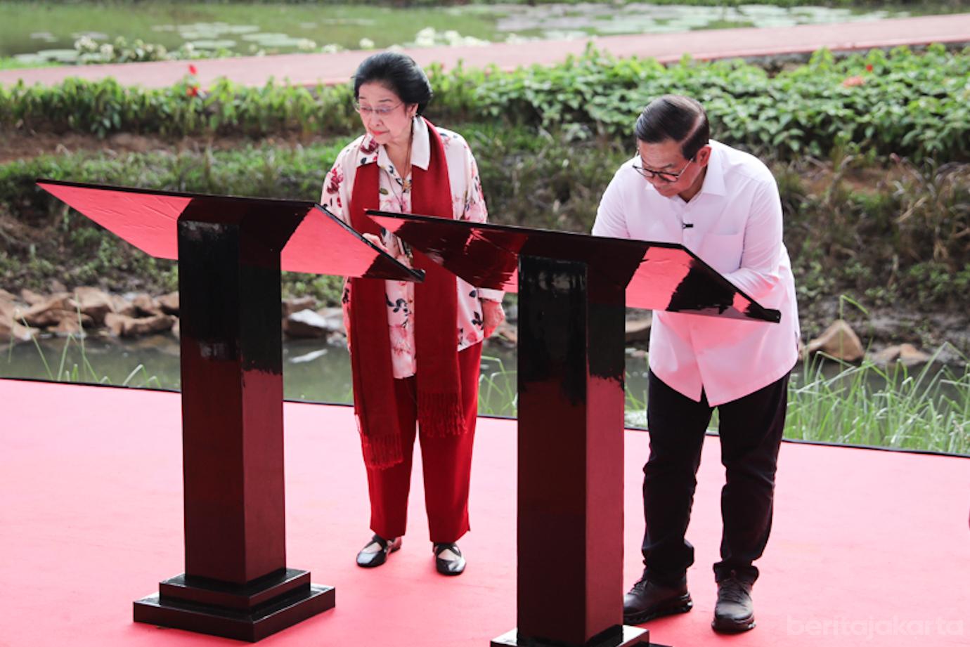 Peresmian Taman Bendera Pusaka dan Patung Fatmawati Puspa Bangsa