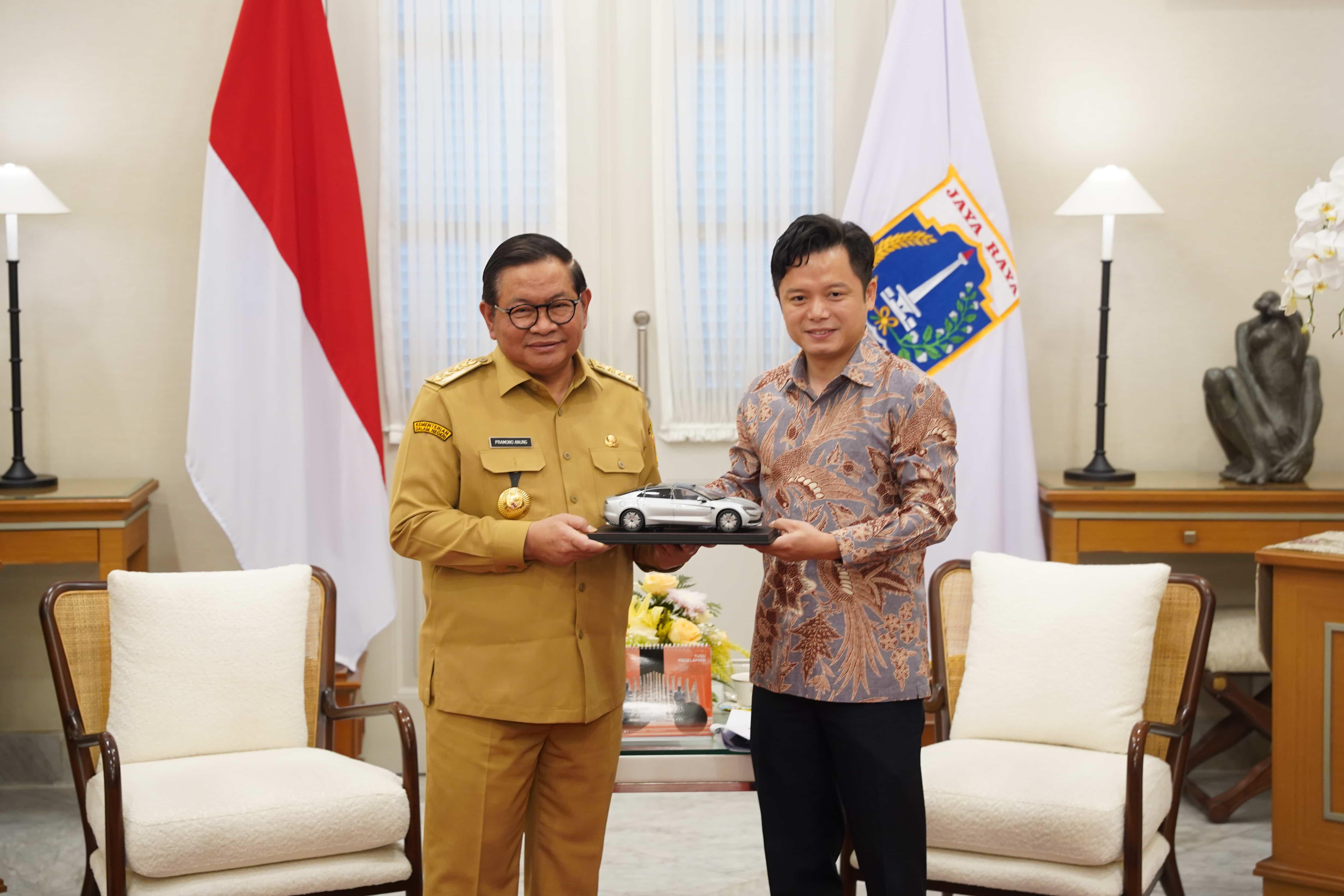 Mendampingi Gubernur Menerima Audiensi President Director of PT BYD Motor Indonesia