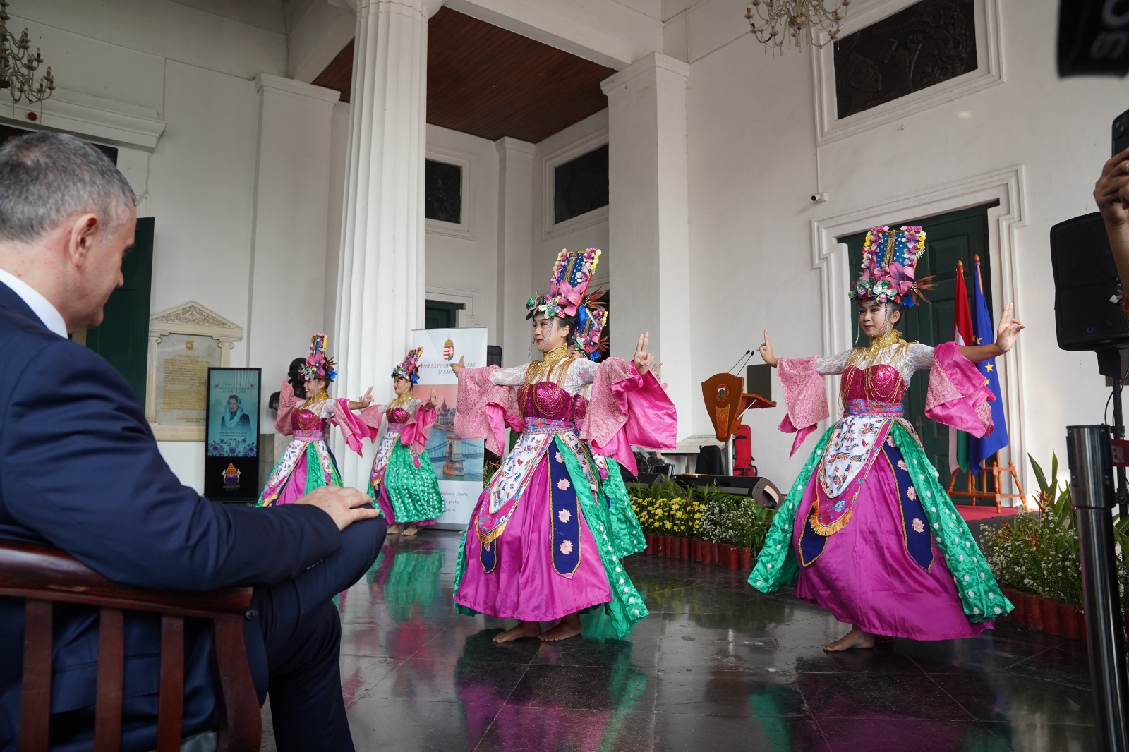 Hungarian-Indonesian Exhibition 'Threads of Wax'