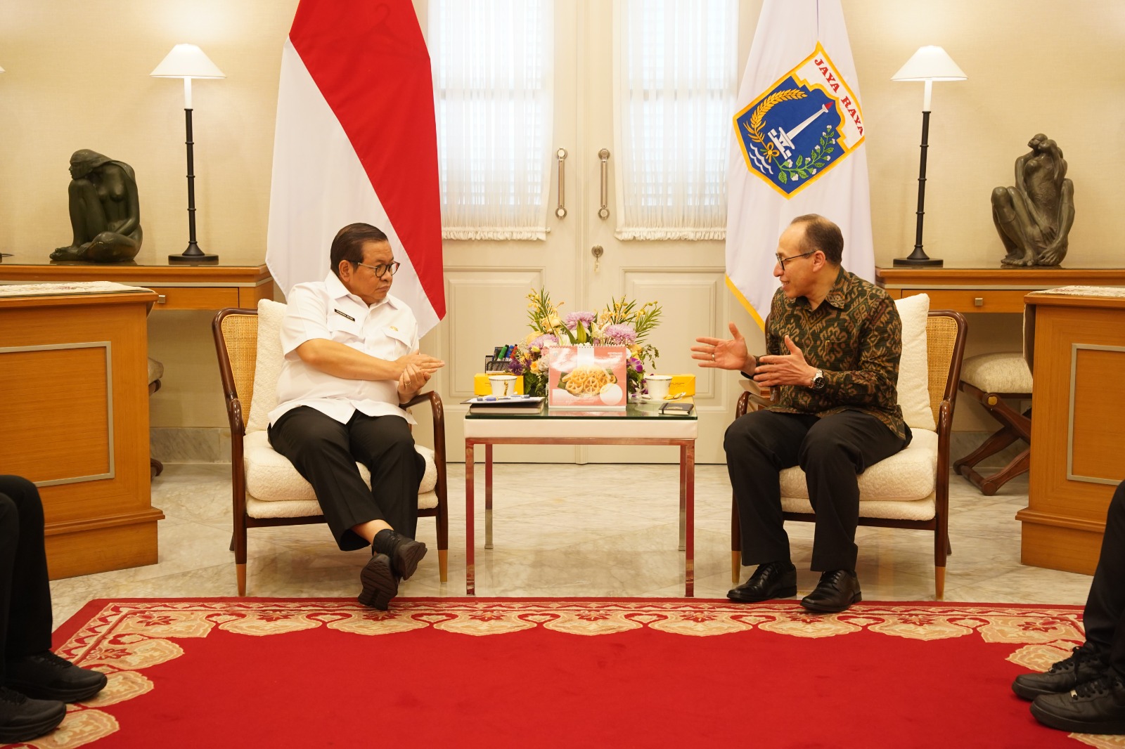 Menerima Duta Besar RI untuk Ottawa