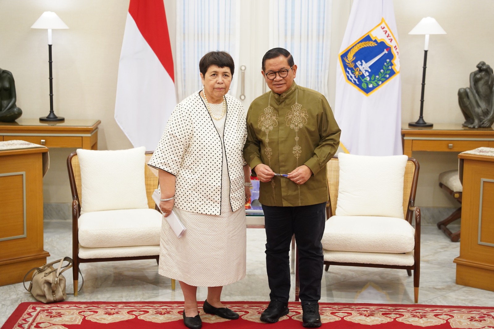 Menerima Duta Besar Untuk Jepang